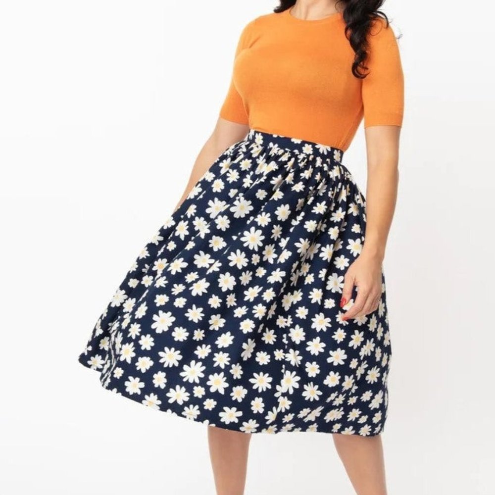 NWT - UNIQUE VINTAGE X MAGNOLIA PLACE Navy & White Daisy Print Swing Skirt